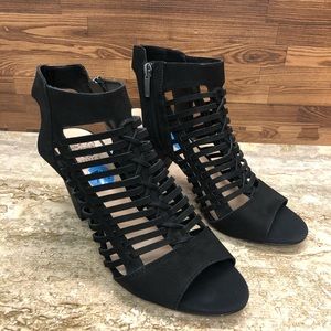 Vince Camuto gladiator Heels Sandler’s Size 7.5